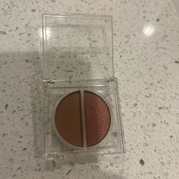 M2Ü NYC eyeshadow duo!! - Picture 2 of 3
